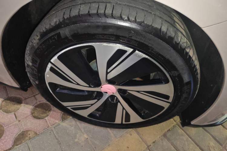 Used Nio ET5 2024 75 kWh Right Front Wheel Hub