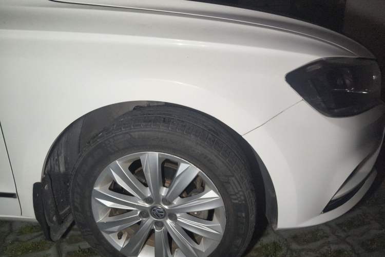 Used Volkswagen Bora 2016 1.6L Automatic Comfort Model Right Front Wheel Hub