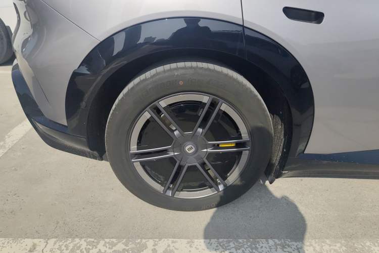 Used Xiaomi Auto YU7 2025 Ultra-Long Range Rear-Wheel Drive Version Right Rear Wheel Hub