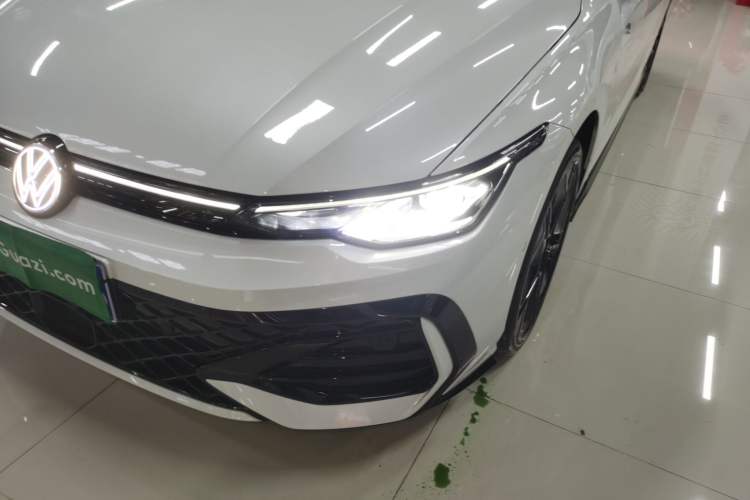 Used Volkswagen Golf 2025 300TSI R-Line
