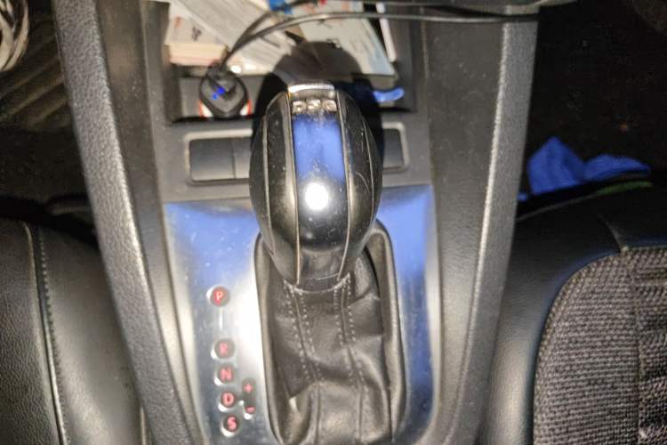 Used Volkswagen Sagitar 2012 1.4TSI Automatic Luxury Edition Gear Lever