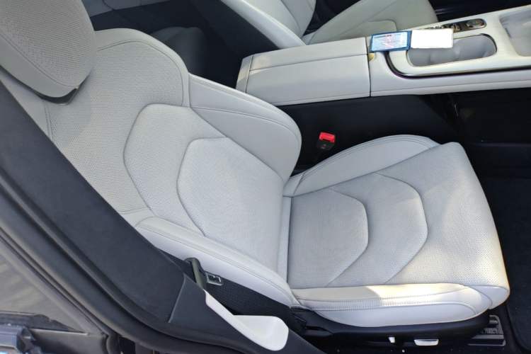 Used Xiaomi Auto SU7 2024 Four-Wheel Drive Ultra-Long Range Advanced Intelligent Driving Max Edition