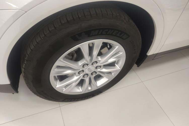 Used Cadillac XT5 2020 28T Tech Edition Left Front Wheel Hub