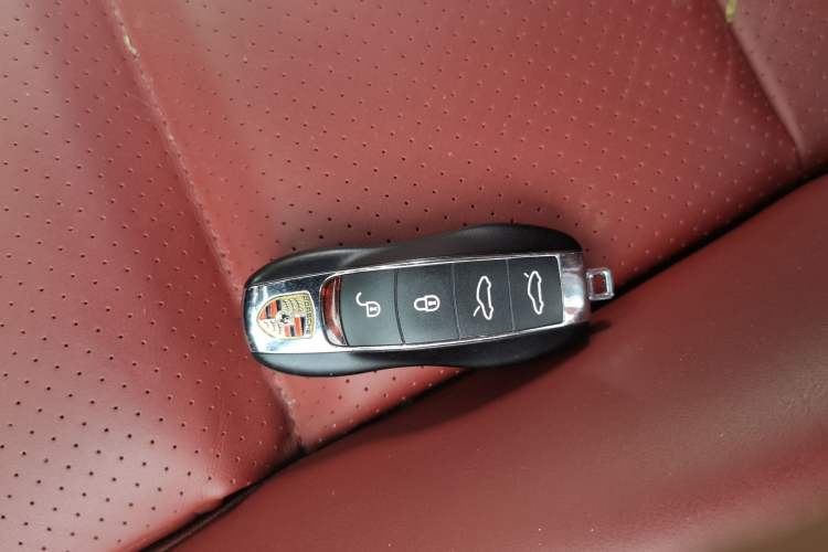 Used Porsche 718 2018 Cayman 2.0T
