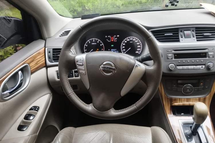 Used Nissan Sylphy 2014 1.6XV CVT Deluxe Edition Steering Wheel