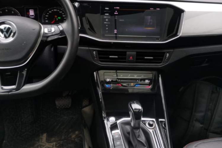 Used Volkswagen Tayron 2020 330TSI Two-Wheel Drive Luxury Smart Connectivity Version Audio And AC Panel