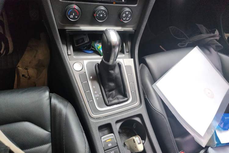 Used Volkswagen Golf 2016 230TSI Automatic Luxury Version
