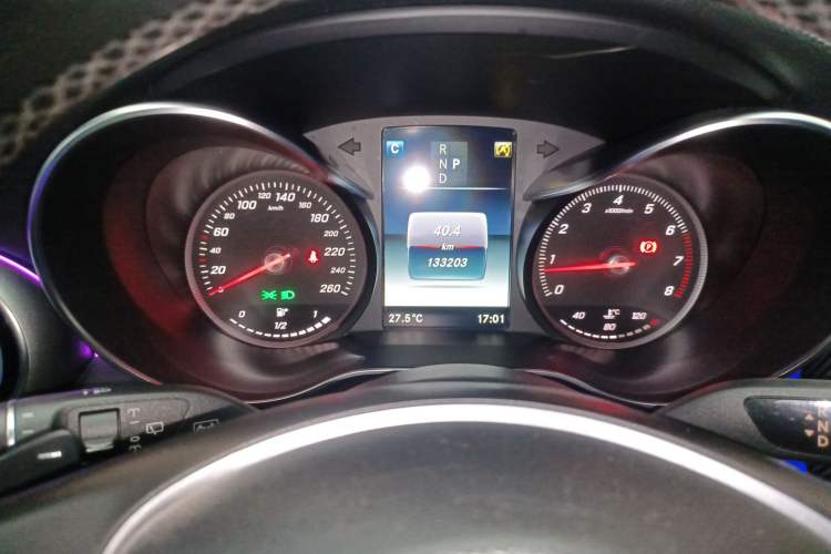 Used Mercedes-Benz GLC 2018 Facelift GLC 260 4MATIC Luxury Edition Odometer Close Up