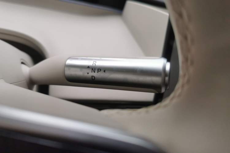 Used Hima Luxeed R7 2024 All-Electric 736 km Ultra Gear Lever