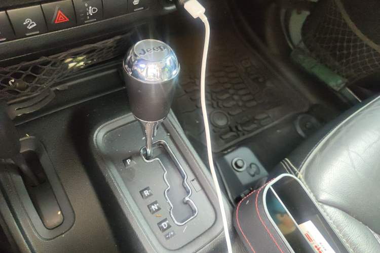 Used Jeep Wrangler 2014 3.0L Sahara Four-Door Edition Gear Lever