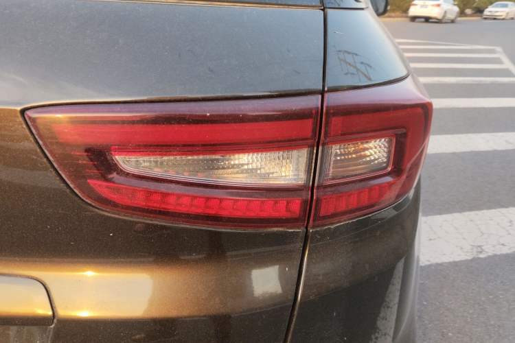 Used Changan CS55 2017 1.5T Manual Colorful Edition
