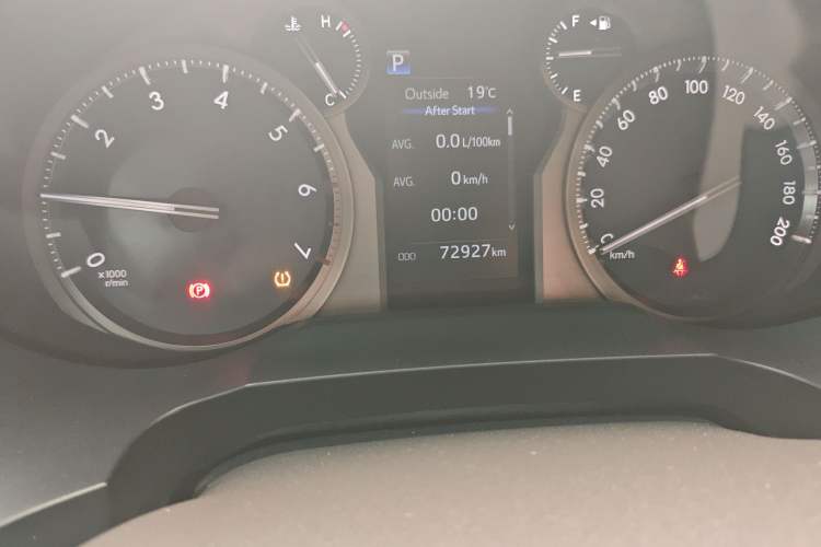 Used Toyota Prado 2018 4.0L VX External Mount Genuine Leather Single Differential Middle East Specification Odometer Close Up