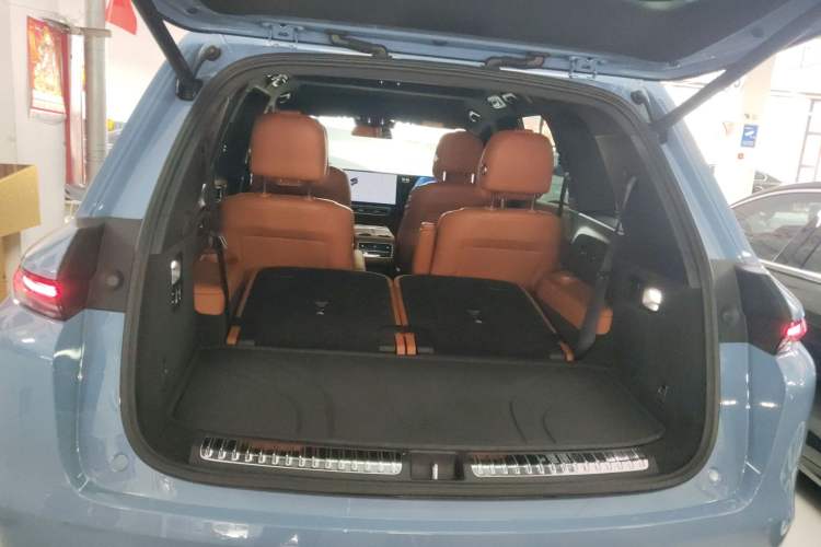 Used Li Auto L8 2023 Pro Model
