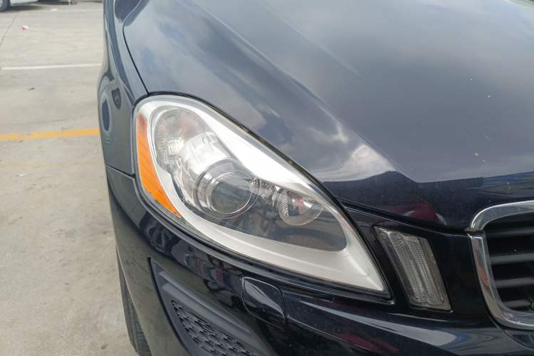 Used Volvo XC60 2012 T5 Comfort Edition Right Front Headlight