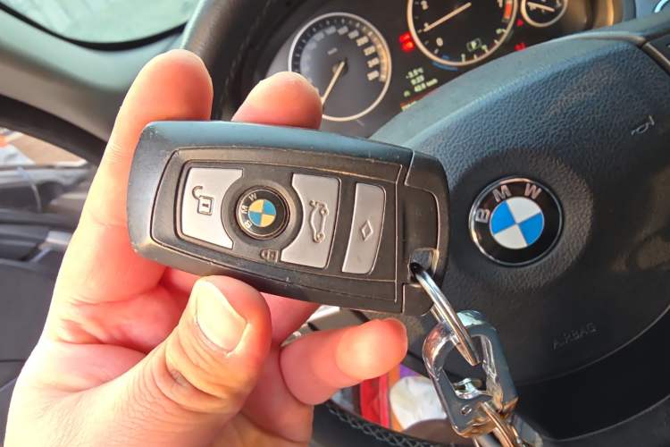 Used BMW 5 Series 2013 525Li Leading Model
