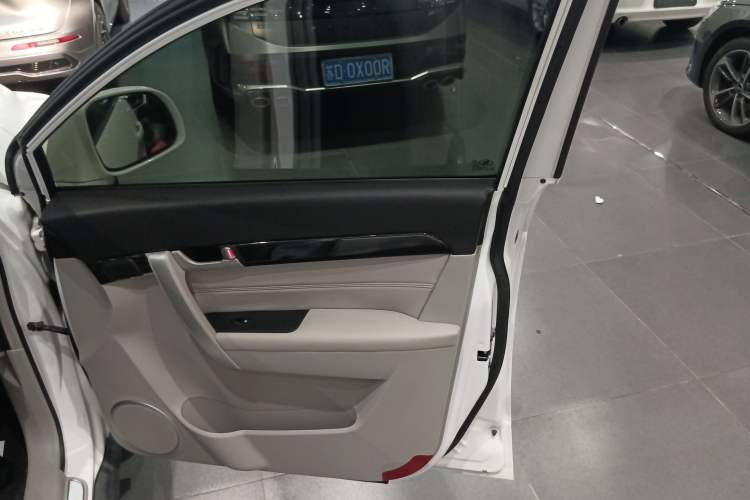 Used Chevrolet Captiva 2015 2.4L Two-Wheel Drive Urban Version 5 Seats