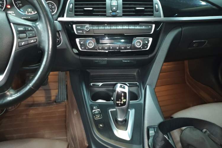 Used BMW 3 Series 2018 320Li Fashion Model Gear Lever