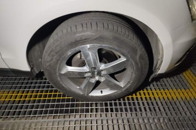 Used Audi Q5 2017 40 TFSI Ambition Edition Right Front Wheel Hub