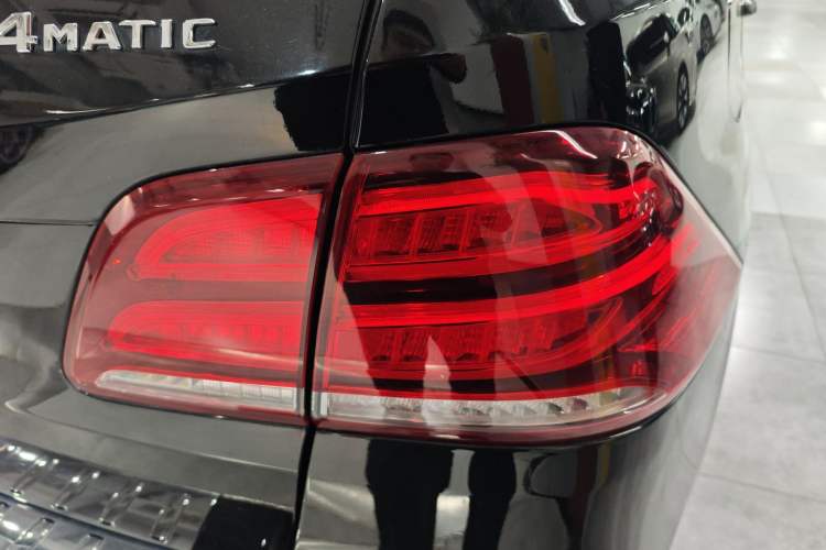 Used Mercedes-Benz GLE 2018 GLE 400 4MATIC Exclusive Edition Right Rear Taillight