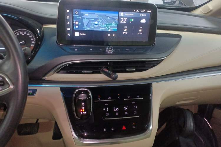 Used Buick GL8 2023 Facelifted Land Cruiser Executive Luxury Version
