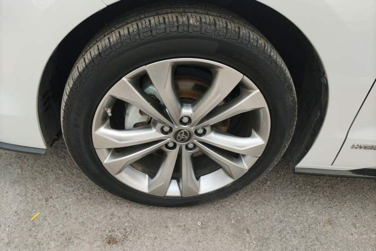 Used Toyota SIENNA 2021 2.5L Hybrid Ultimate Edition Left Front Wheel Hub