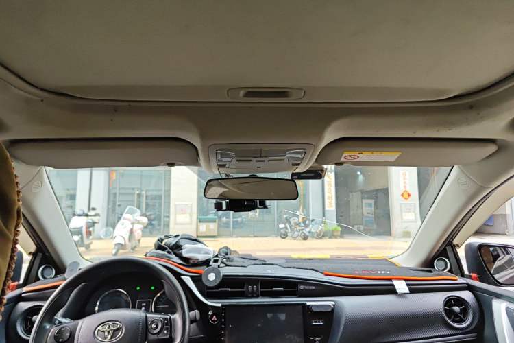 Used Toyota Levin 2017 Revised Dual-Engine 1.8H GS E-CVT Elite Sunroof Version China V Standard Headliner