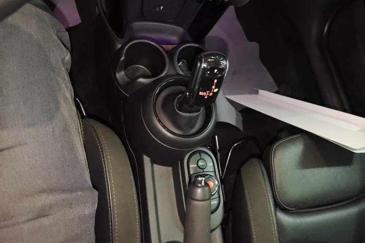 Used MINI MINI 2018 1.5T COOPER Racing Driver