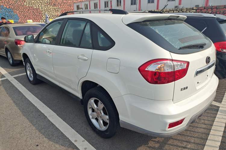 Used BYD S6 2014 2.0L Manual Luxury 5-Seater
