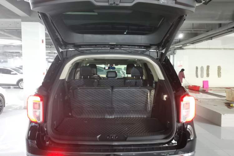 Used Ford Explorer 2020 EcoBoost 285 4x4 Trend Edition 7-Seater Trunk