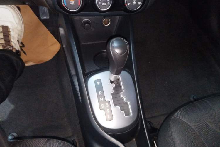 Used Kia K2 2015 Sedan 1.4L Automatic GLS
