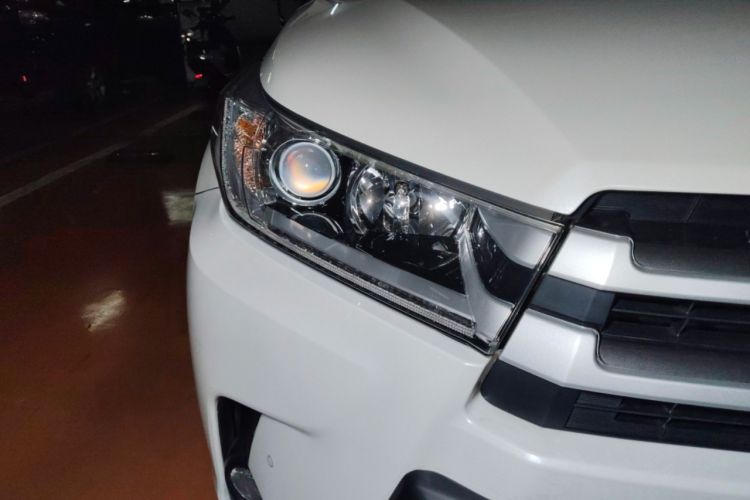 Used Toyota Highlander 2018 2.0T Four-Wheel Drive Luxury Version 7 Seats China VI Standard
