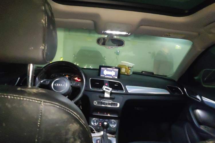 Used Audi Q3 2015 35 TFSI Comfort Model Headliner