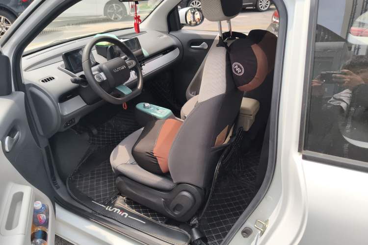 Used CHANGAN NEVO Lumin 2022 155 km – Refreshingly Sweet Edition Left Front Seat