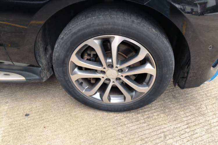 Used Mercedes-Benz GLE 2016 GLE 300 d 4MATIC Right Front Wheel Hub