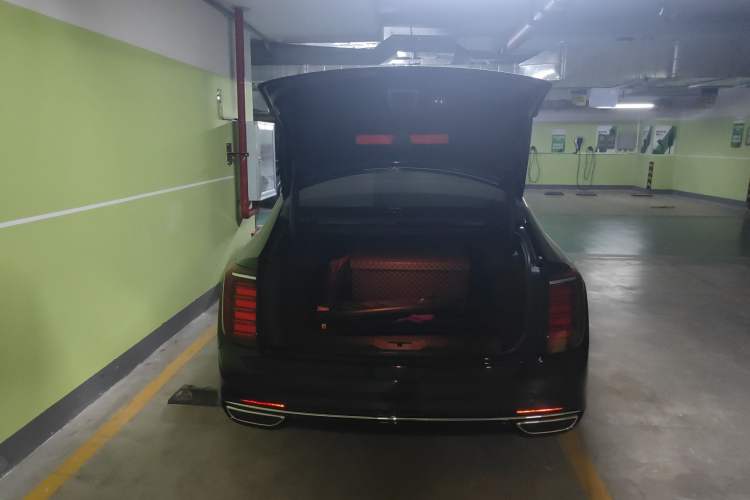 Used Hongqi H9 2025 2.0T Two-Wheel Drive Flagship Luxury Business Edition 5 Seats
