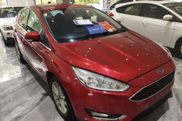 Used Ford Focus 2018 Hatchback Classic EcoBoost 180 Automatic Elite Model Front Right 45 Deg
