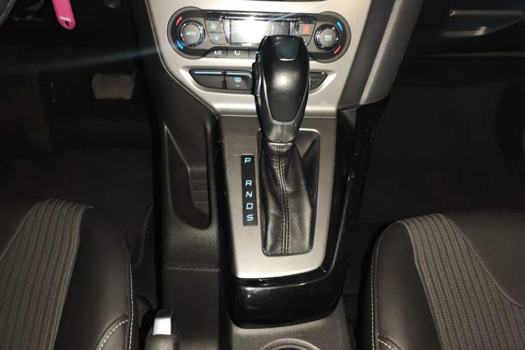 Used Ford Focus 2012 Hatchback 1.6L Automatic Fashion Edition Gear Lever