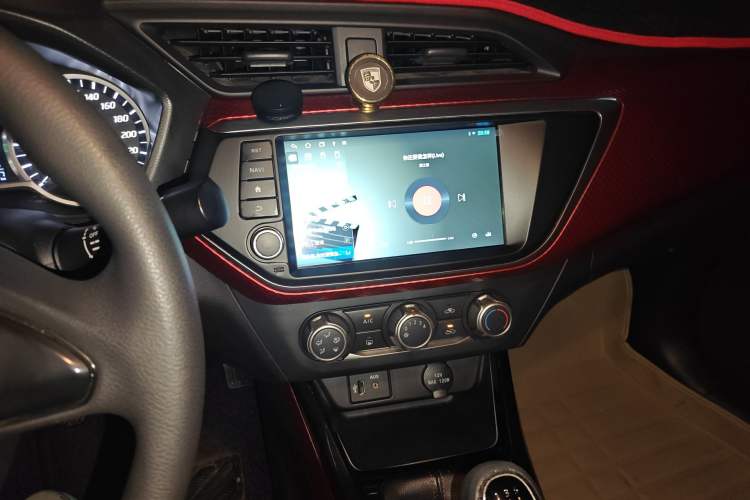 Used Nissan Lannia 2016 1.6L Manual Cool Edition
