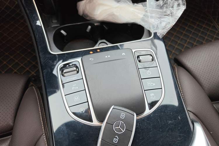 Used Mercedes-Benz GLC 2022 Facelifted GLC 260 L 4MATIC Dynamic Edition Gear Lever