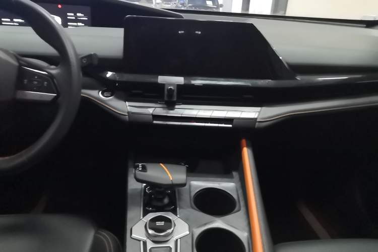 Used Changan UNI-V iDD 2023 Zhidian iDD 1.5T 113km Smart & Fun Version (Rapid Edition)