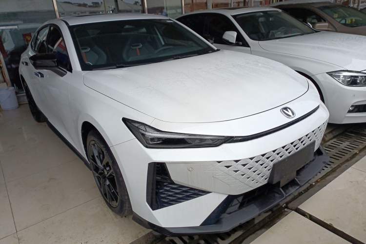 Used CHANGAN UNI-V 2024 1.5T Luxury Edition
