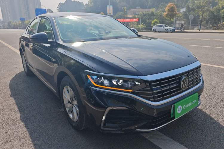 Used Volkswagen Passat New Energy 2025 430 PHEV Hybrid Business Edition Front Right 45 Deg