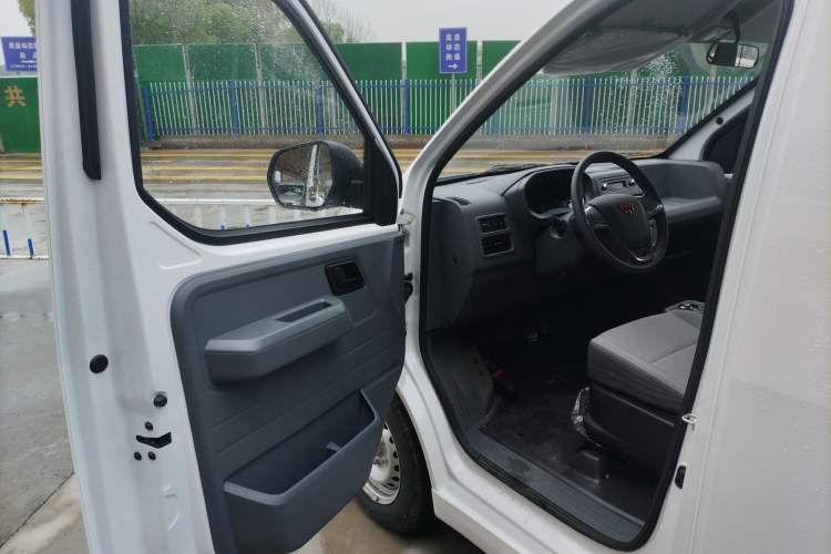 Used Wuling Yangguang 2025 Model 400km Bus Edition—Comfort Edition Driver Seat