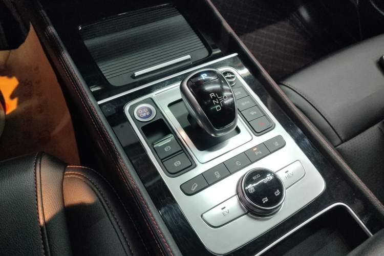 Used BYD Tang New Energy 2018 DM 2.0T All-Wheel Drive Smart Connectivity Luxury Model 7 Seats China V Emission Standard Gear Lever