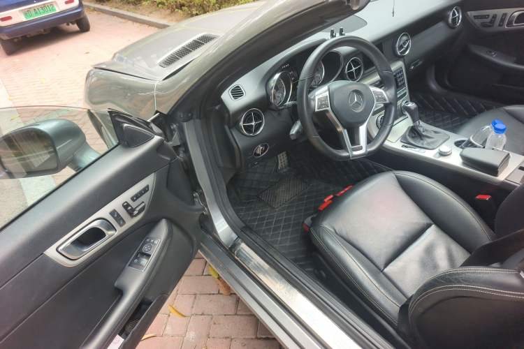 Used Mercedes-Benz SLK-Class 2011 SLK 200 Fashion Model
