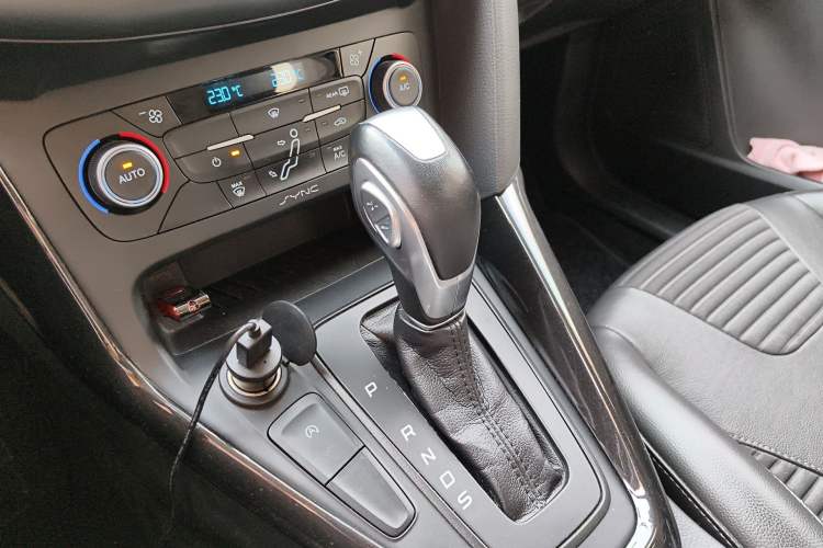 Used Ford Focus 2018 Sedan Classic EcoBoost 180 Automatic Elite Model Gear Lever