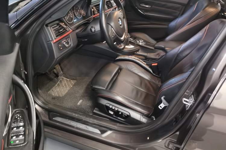 Used BMW 3 Series 2013 320i Sport Design Package
