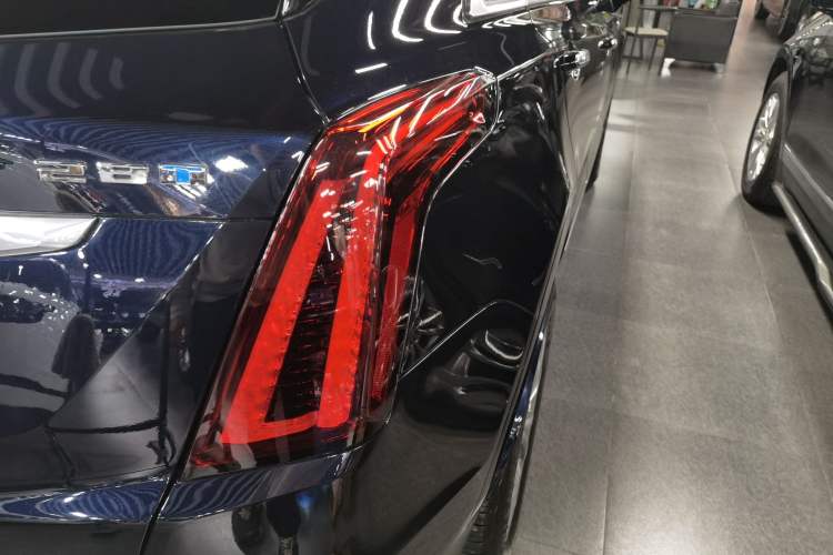 Used Cadillac XT5 2022 2.0T Two-Wheel Drive Luxury Version Exterior 3