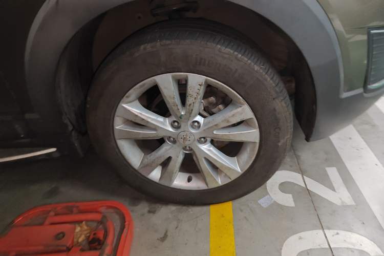 Used Chevrolet Captiva 2015 2.4L 4x4 Flagship Edition 7-Seater
