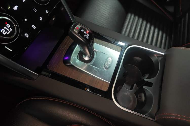 Used Land Rover Discovery Sport 2023 249 PS R-Dynamic S Performance Edition Gear Lever